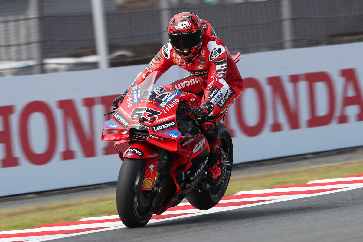MotoGP: Bagnaia faz a pole no Japão e Márquez larga em terceiro
