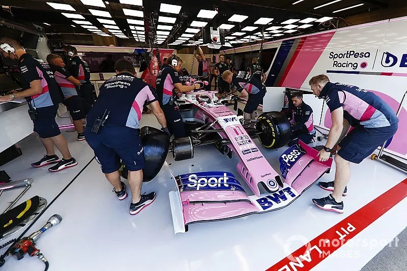 Sergio Perez, Racing Point RP19, dans le garage