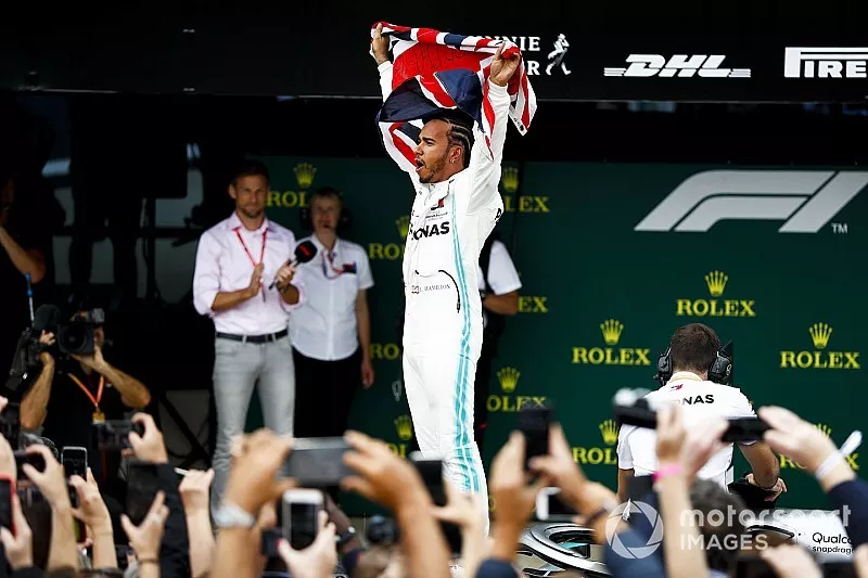 Race winner Lewis Hamilton, Mercedes AMG F1 