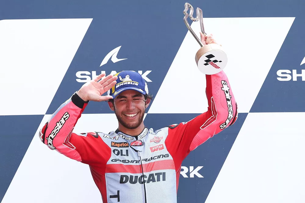 Le vainqueur Enea Bastianini, Gresini Racing sur le podium