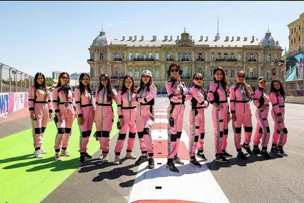 Muejeres oficiales azerbaiyan