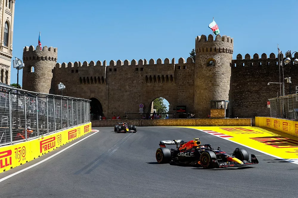 Sergio Perez, Red Bull Racing RB18, Max Verstappen, Red Bull Racing RB18