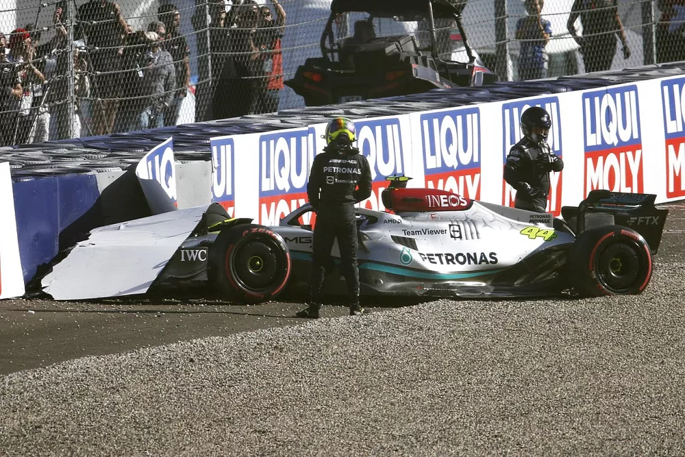 Choque de Lewis Hamilton, Mercedes W13 en la Q3