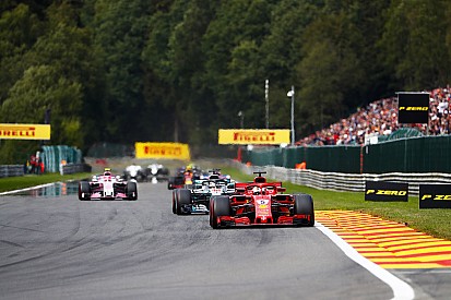 A Whiting le divierten las sospechas de Hamilton sobre Ferrari