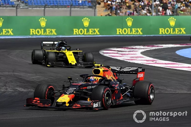 Pierre Gasly, Red Bull Racing RB15, en Daniel Ricciardo, Renault F1 Team R.S.19