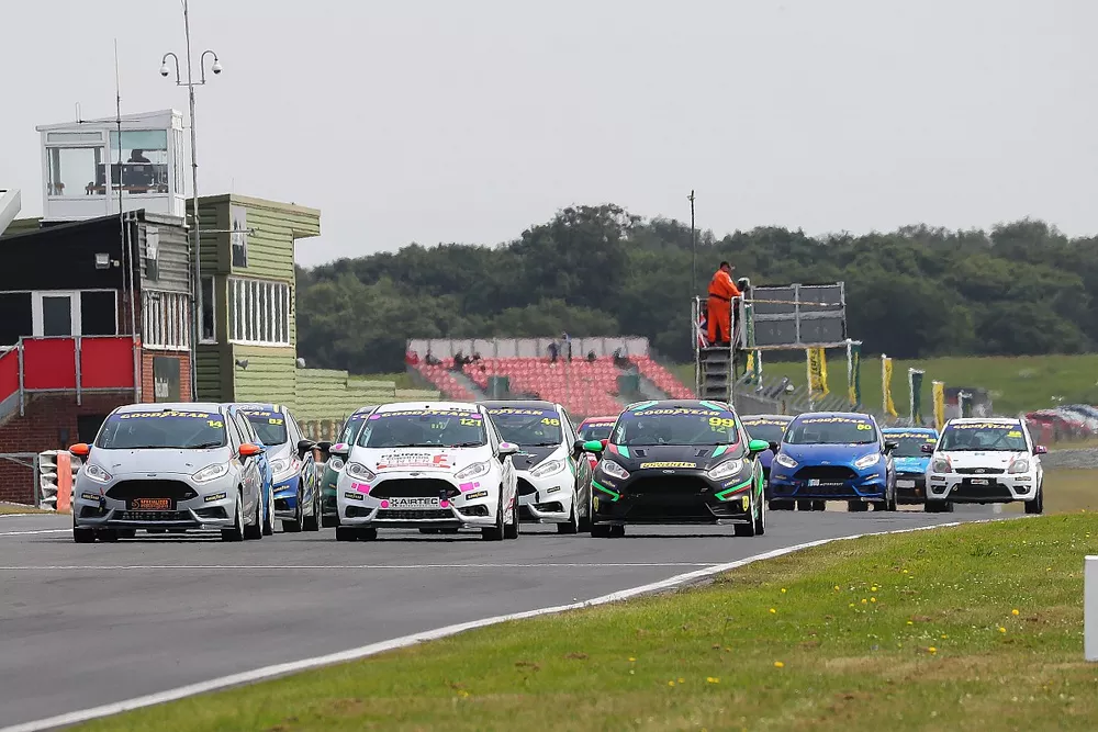 David Nye (121) won race 1 in Fiesta championship