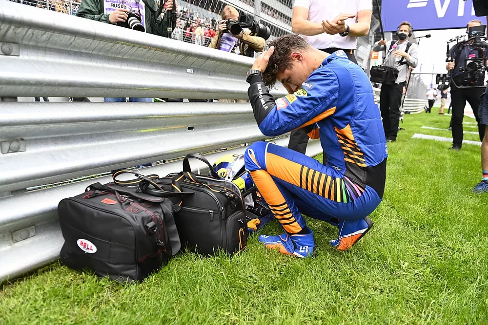 Lando Norris, McLaren, en la parrilla