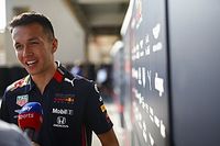 Albon diz não ter sentido "pressão" na Red Bull por saber que "ainda teria Toro Rosso"
