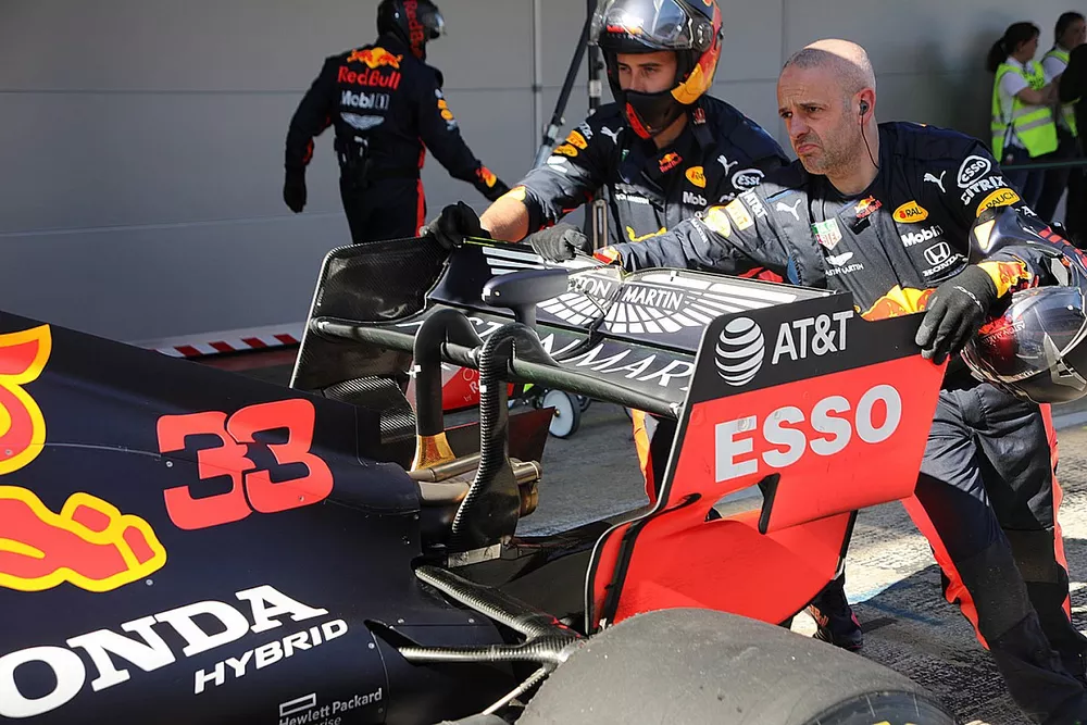 Detalle del aler&oacute;n trasero del Red Bull Racing RB16
