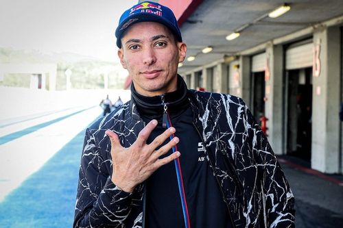 As&iacute; adapta Toprak su pilotaje en WSBK con su lesi&oacute;n en el dedo