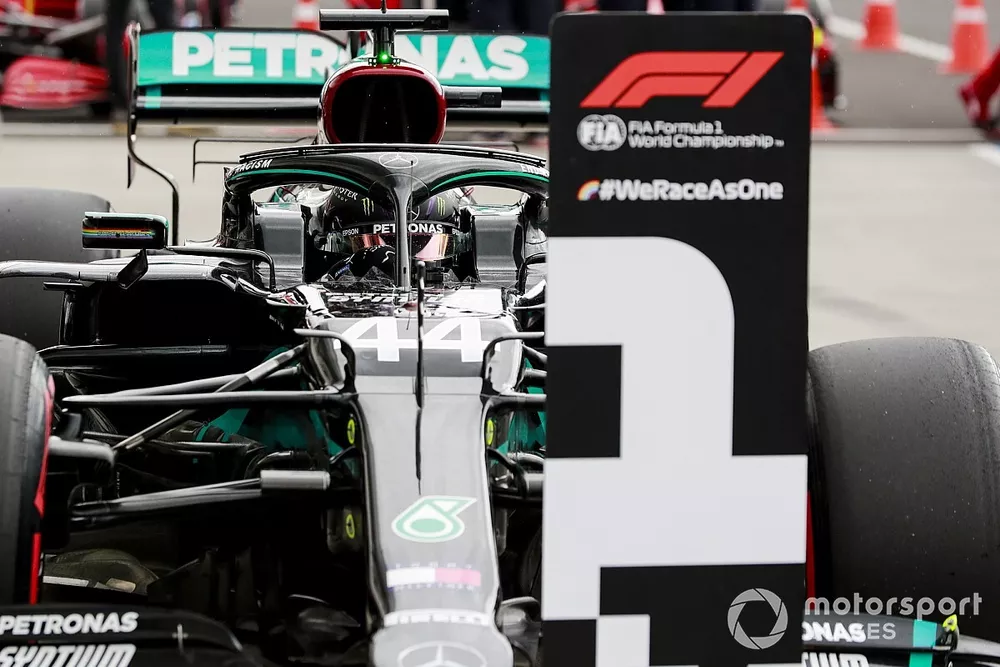 Pole sitter Lewis Hamilton, Mercedes F1