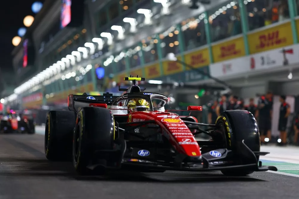 Hamilton Blames Strategic Error for P6 Start in Singapore Sprint Qualifying