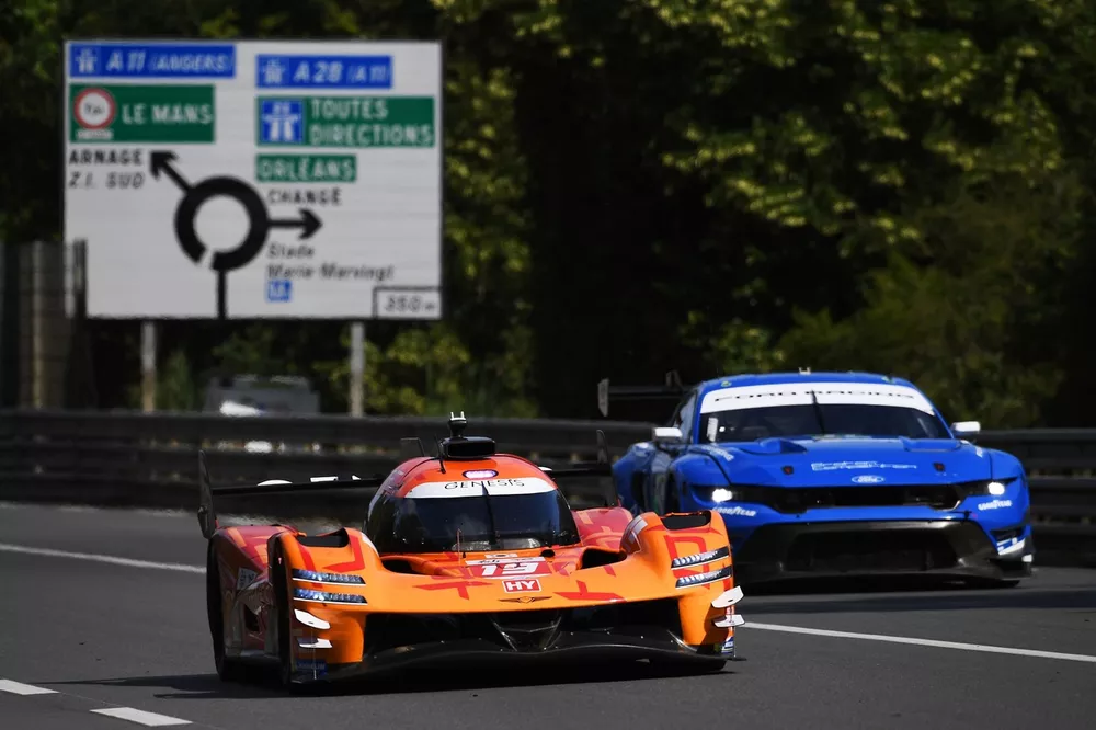 #19 Genesis Magma Racing Genesis GMR-001-Hypercar: Mathieu Jaminet, Paul-Loup Chatin, Daniel Juncadella