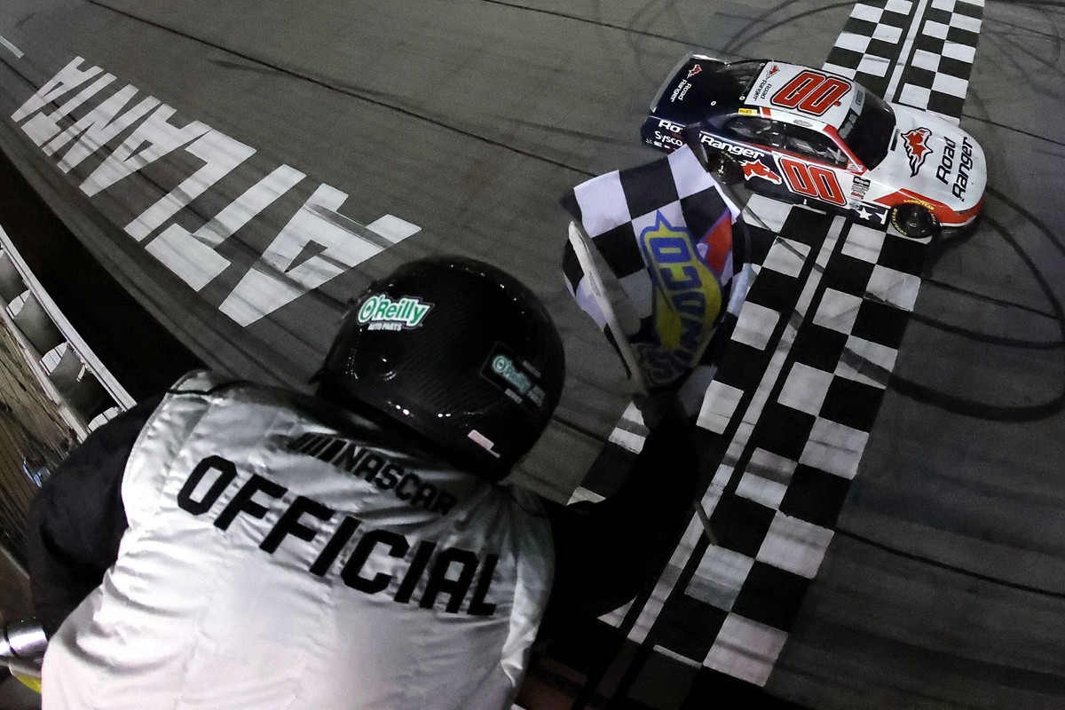 NASCAR O’Reilly: Creed conquista vitória inédita após jejum recorde