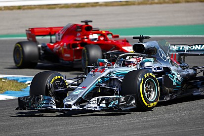 Mercedes verliest halve seconde op Ferrari op rechte stukken, beweert Wolff