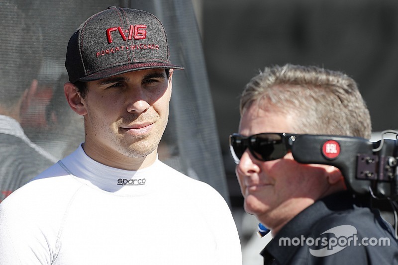 Wickens passa por cirurgias bem sucedidas no braço e pernas