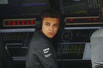 Hamiltoni magasságokba juthat a McLaren szupertehetsége