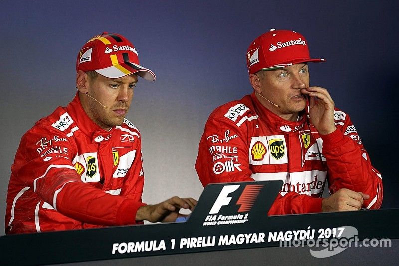 Ganador de la pole Sebastian Vettel, Ferrari y segundo Kimi Raikkonen, Ferrari