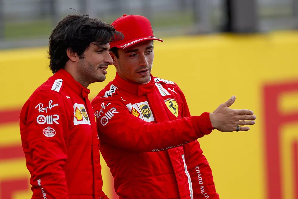 Carlos Sainz Jr., Ferrari y Charles Leclerc, Ferrari antes de la presentaci&oacute;n del coche de F&oacute;rmula 1 de 2022