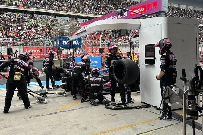 Alpine pitstop, Chinese GP