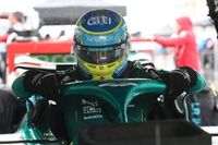 Alonso obvia el accidente y apunta a Aston: "Llevaba unas vueltas pidiendo cambiar a seco"