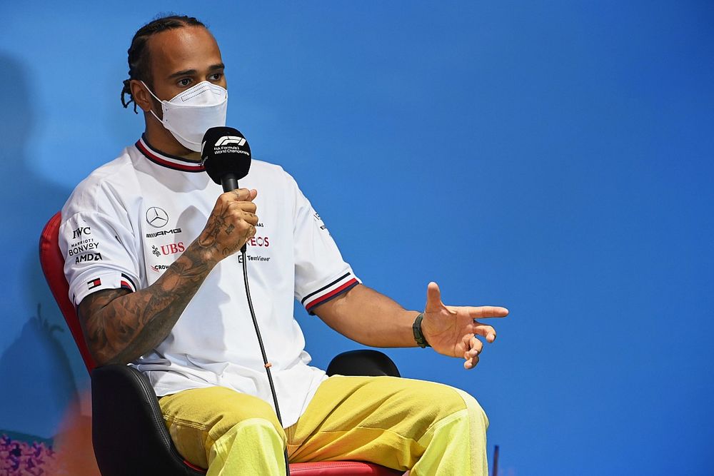 Hamilton "Russell, Mercedes'e liderlik edebilecek tüm özelliklere sahip"