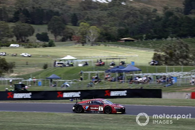 #2 Audi Sport Team Valvoline Audi R8 LMS: Christopher Mies, Christopher Haase, Markus Winkelhock
