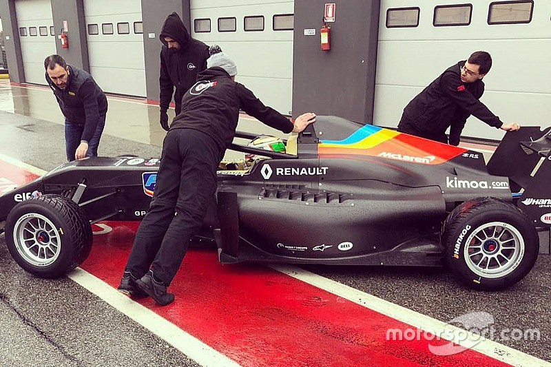 El equipo de Alonso en la Fórmula Renault se estrena en pista