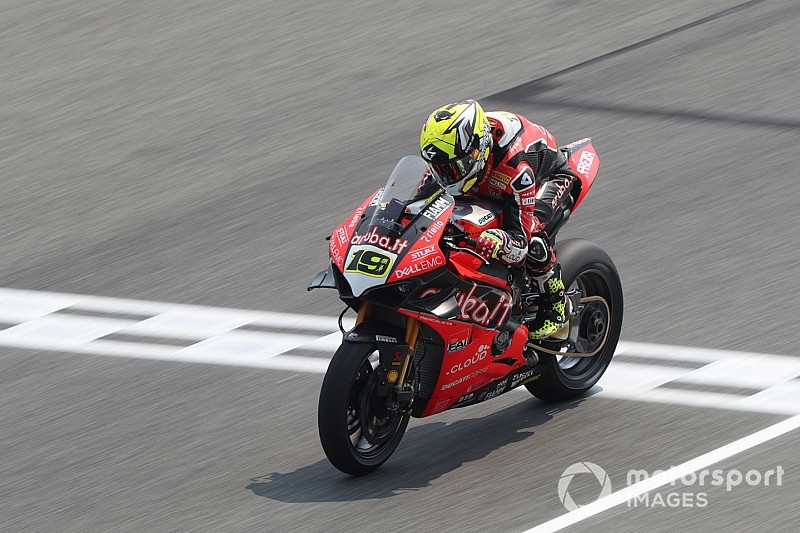 SBK, Buriram: Bautista fa poker con la Ducati e batte Rea in Gara 1