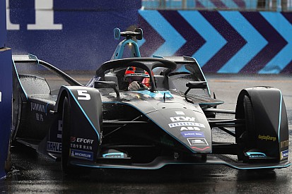 Ad Hong Kong piove, prima pole position sul bagnato per Vandoorne