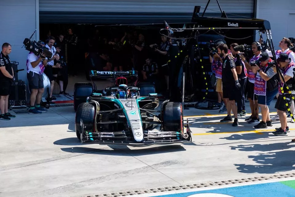 Andrea Kimi Antonelli, Mercedes F1 W15, esce dal garage
