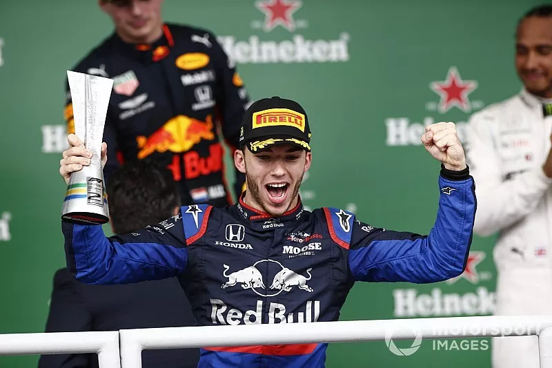 Pierre Gasly, Toro Rosso, 2e plaats, op het podium