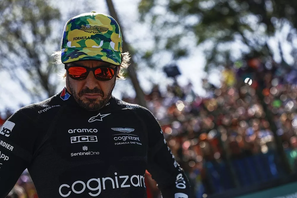 Fernando Alonso, Aston Martin F1 Team, on the Sprint grid