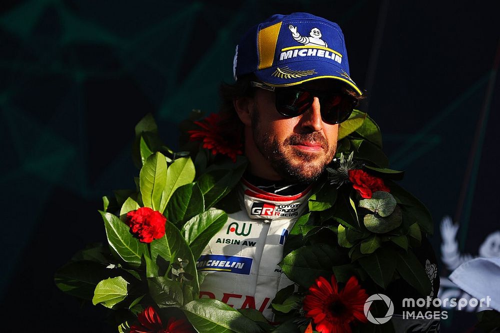 Podio: ganador #8 Toyota Gazoo Racing Toyota TS050: Fernando Alonso