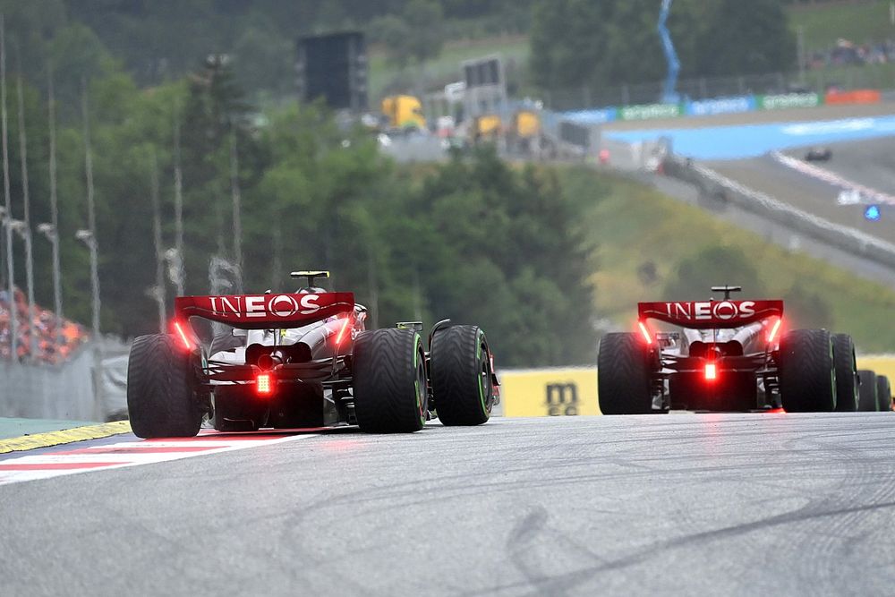 George Russell, Mercedes F1 W14, Lewis Hamilton, Mercedes F1 W14