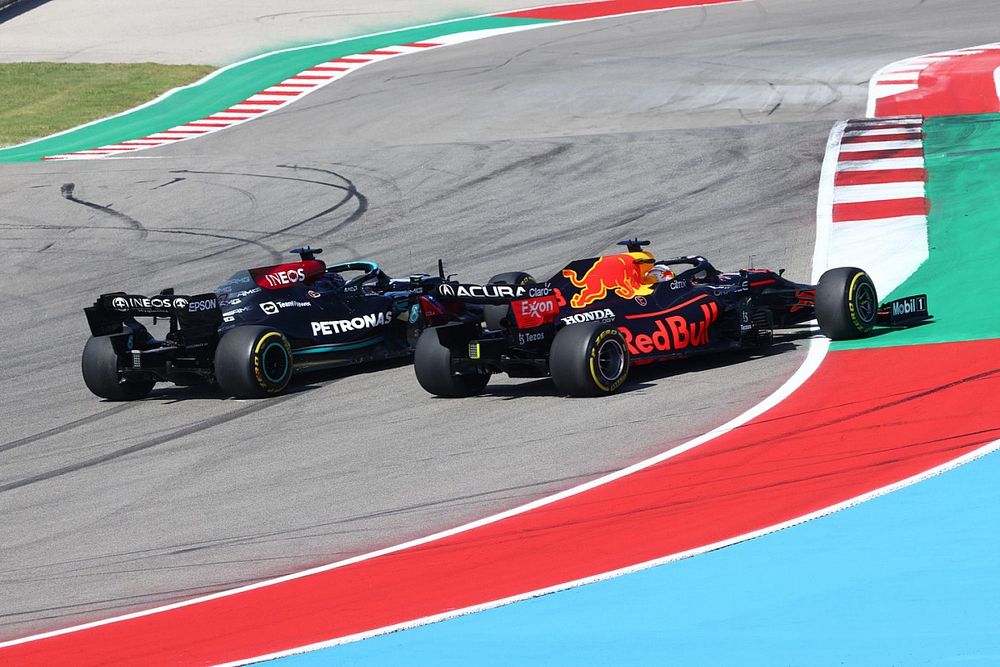 Max Verstappen, Red Bull Racing RB16B, battles with Lewis Hamilton, Mercedes W12, at the start
