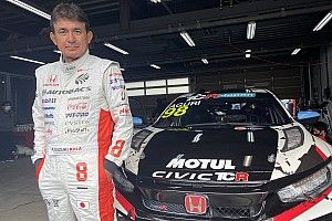 鈴木亜久里、TCRJテストで“超久々”のレーシングカードライブ！　ファン待望のレース復帰は望み薄？