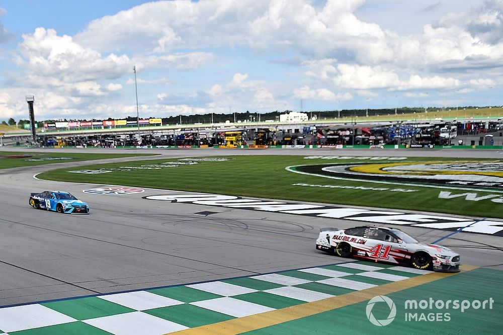 Race Winner Cole Custer, Stewart-Haas Racing, Ford Mustang