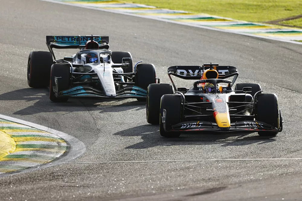 Max Verstappen, Red Bull Racing RB18, George Russell, Mercedes W13