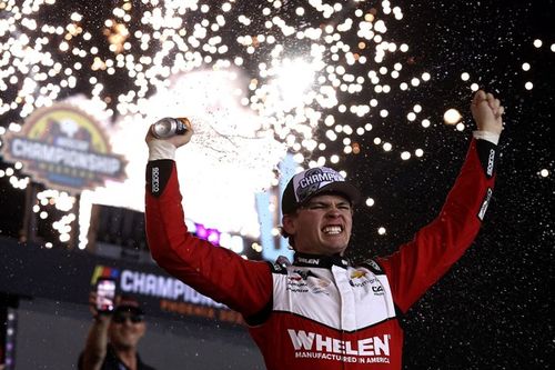 Jesse Love derrota a Connor Zilisch y gana el título de la 2025 NASCAR Xfinity 