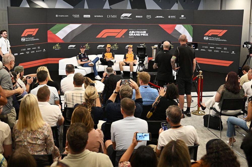 Lando Norris, McLaren, Oscar Piastri, McLaren, Max Verstappen, Red Bull Racing