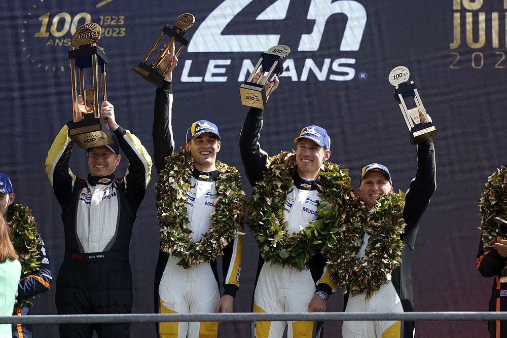 Podio GTE AM: Ganador #33 Corvette Racing Chevrolet Corvette C8.R de Nicky Catsburg, Ben Keating, Nicolas Varrone 