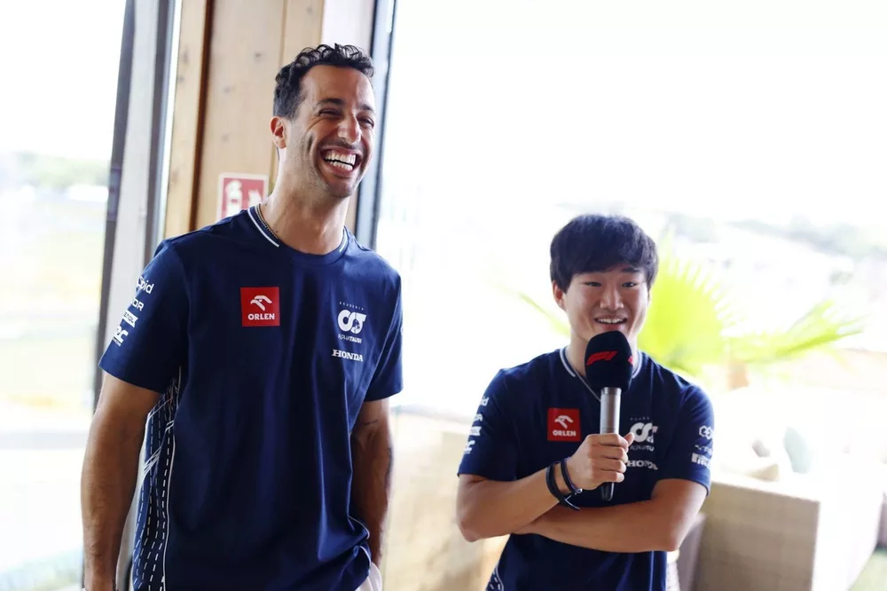 Daniel Ricciardo, Scuderia AlphaTauri, with Yuki Tsunoda, Scuderia AlphaTauri