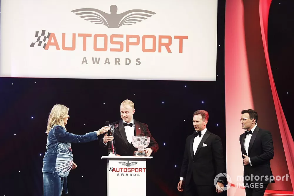 Christian Horner presents Ash Sutton, with his National Driver award
