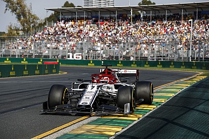 Visor tear-off forced Raikkonen into early pitstop