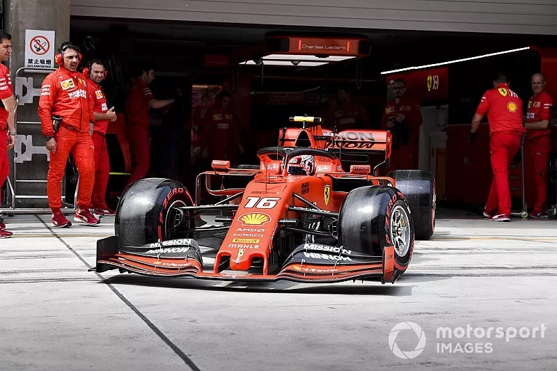 Charles Leclerc, Ferrari SF90, quittant son garage