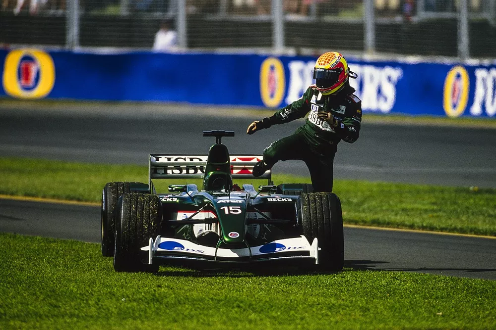 Antonio Pizzonia descend de sa Jaguar R4 Cosworth