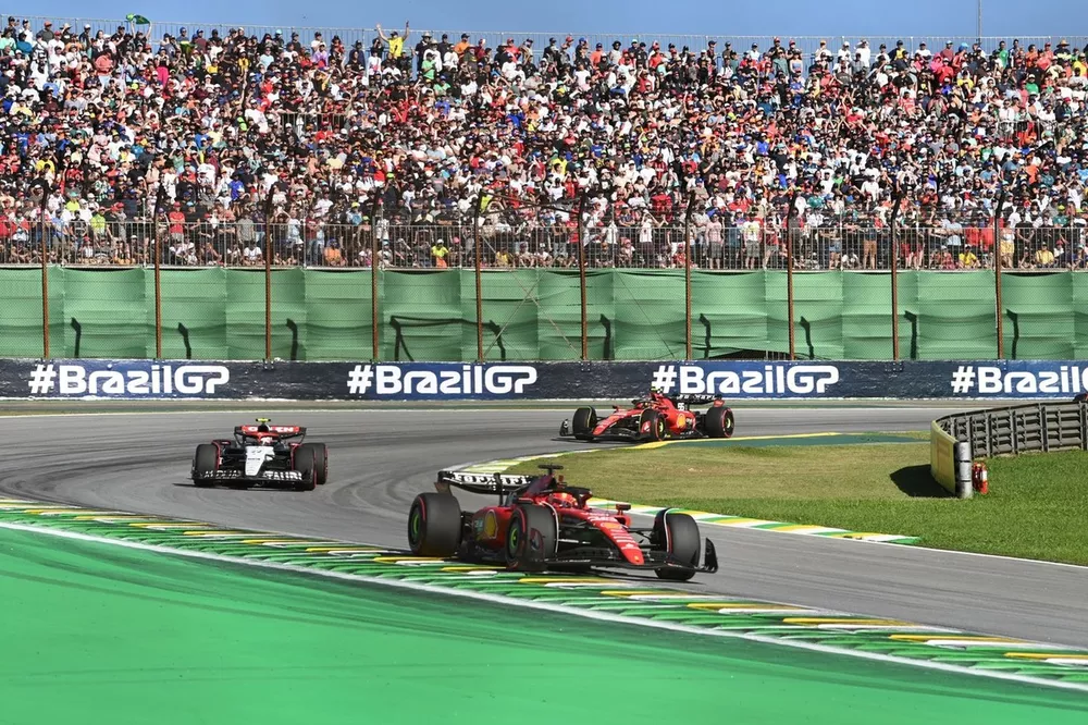 Charles Leclerc, Ferrari SF-23, Yuki Tsunoda, AlphaTauri AT04, Carlos Sainz, Ferrari SF-23 