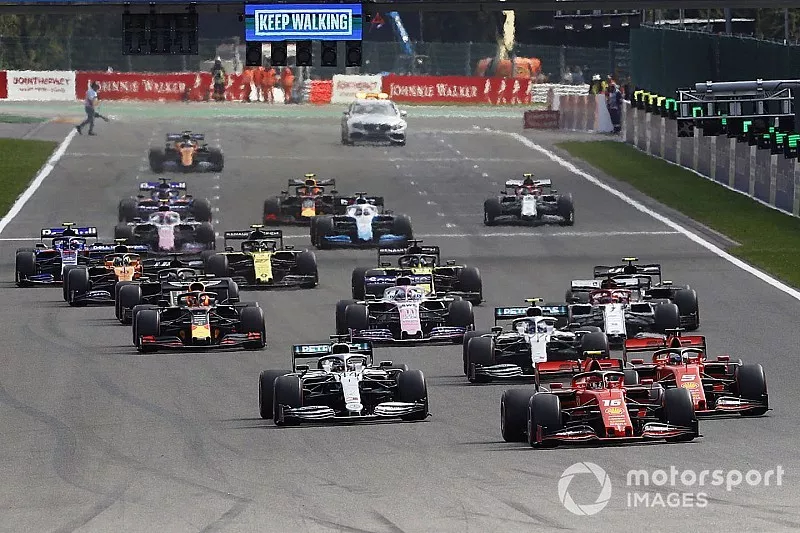 Charles Leclerc, Ferrari SF90, leads Sebastian Vettel, Ferrari SF90, Lewis Hamilton, Mercedes AMG F1 W10, Valtteri Bottas, Mercedes AMG W10 and the rest of the pack