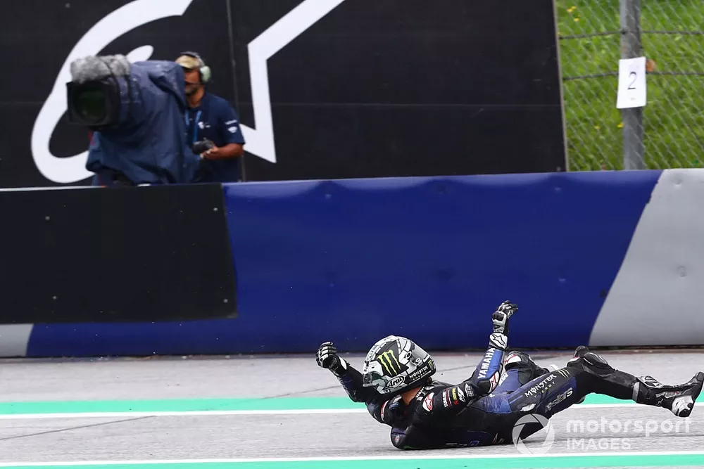 Ca&iacute;da de Maverick Vi&ntilde;ales, Yamaha Factory Racing 